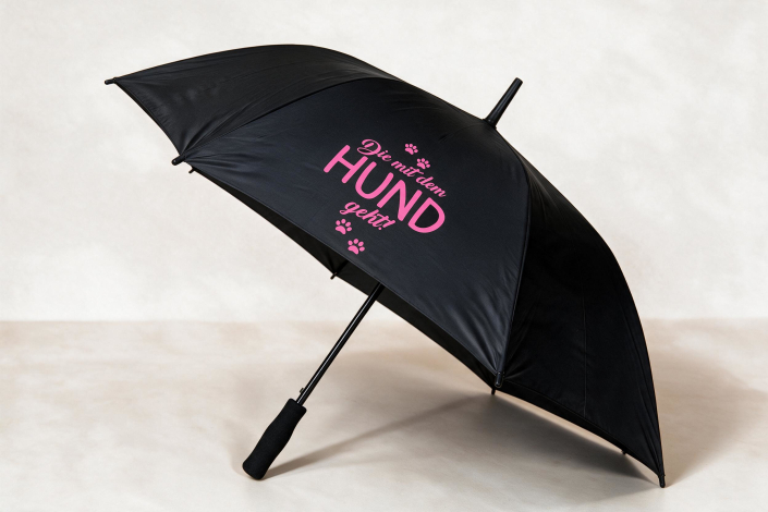 Regenschirm „Die mit dem Hund geht“ - Schwarz - Druck Neonpink
