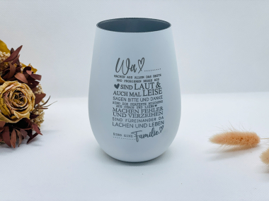 Graviertes Windlicht mit Familienspruch „Wir...“ – personalisiertes Kerzenglas als liebevolles Geschenk zum Einzug, für Familie oder als Tischdeko