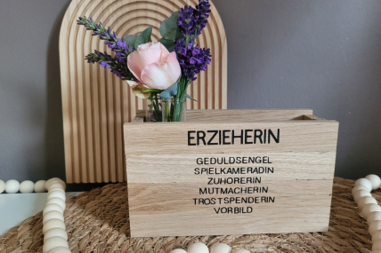 Geschenkbox mit Spruch und Blumenvase