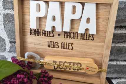 Dekorativer Holzrahmen mit Öffner