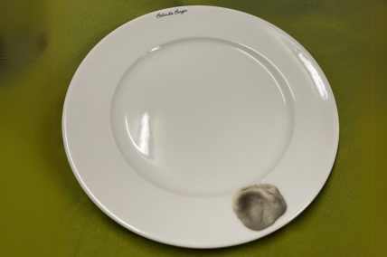 Teller mit Kaugummi