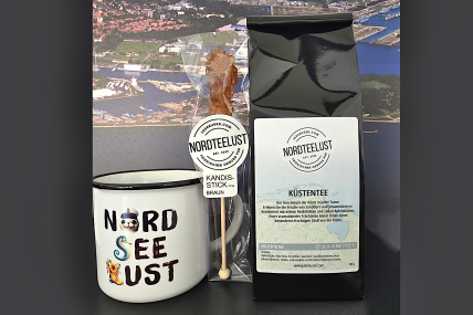 Nordteelust Bundle C mit Keramiktasse "Nordseelust", 100g Küstentee und Kandis-Stick
