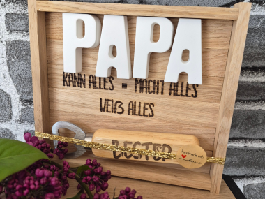 Dekorativer Holzrahmen mit Öffner