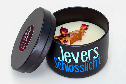 Handgefertigte Sojawachs-Dosenkerze „Jevers Schlosslicht“