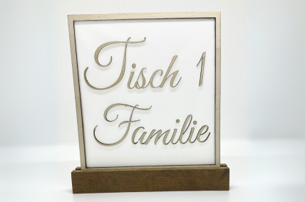 Transparenter Tischaufsteller aus Holz