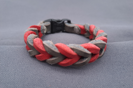 Armband aus Fettleder grau-rot