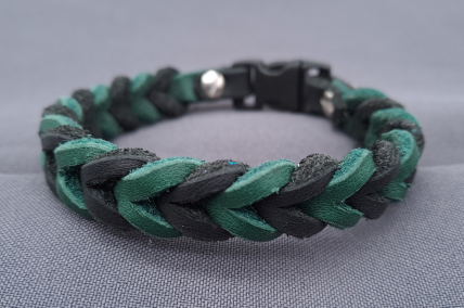 Armband aus Fettleder schwarz-grün