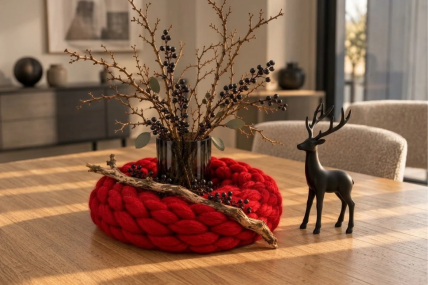 Handgemachter Dekokranz aus Merinowolle – Rot (ca. 40 cm)
