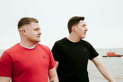 Jadebusen T-Shirts in Rot und Schwarz