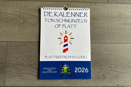 Neu! De Kalenner ton Schmunzeln op Platt 2026 - DER plattdeutsche Kalender