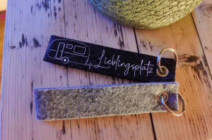 Schlüsselanhänger Filz Wohnwagen/Camper Lieblingsplatz