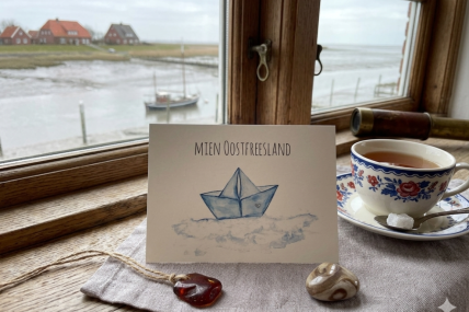 Postkarte „Papierschiffchen“ – Mien Oostfreesland