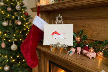 Postkarte: Weihnachtliches Glücksschweinchen