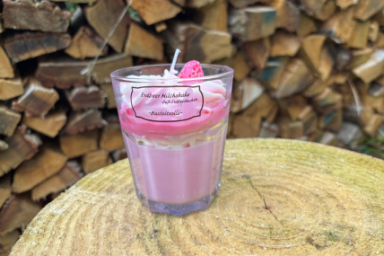 Erdbeer-Milchshake Dessertkerze-Mittel