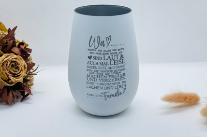 Graviertes Windlicht mit Familienspruch „Wir...“ – personalisiertes Kerzenglas als liebevolles Geschenk zum Einzug, für Familie oder als Tischdeko