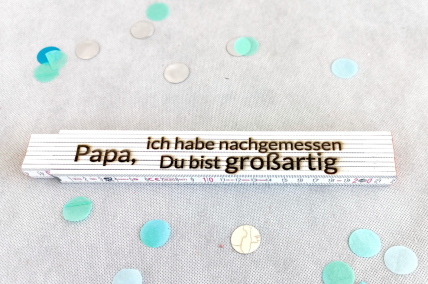 Holz-Gliedermaßstab mit Gravur