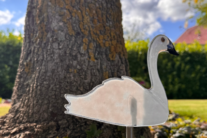 Ein anmutiges Stück Lebensfreude: Dein handgefertigter Schwan von Glücksglas!