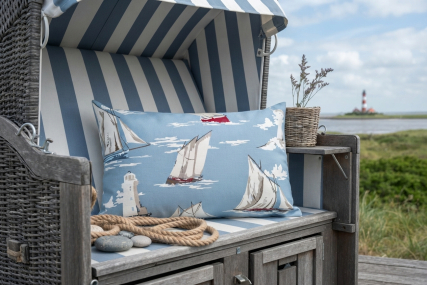 Kissenbezug „Segelboot & Leuchtturm“ – Nordische Frische für Dein Zuhause