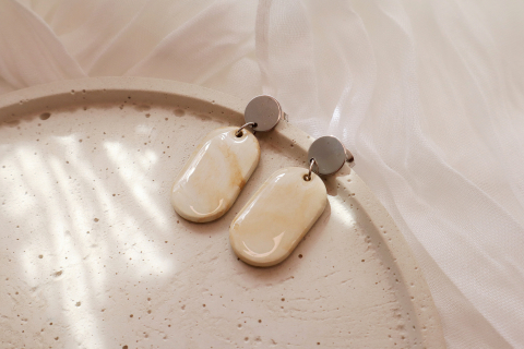 Lange Beton-Ohrringe Braun-Beige mit Stecker in Silber