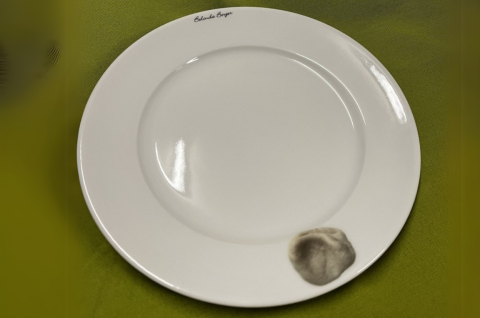 Teller mit Kaugummi