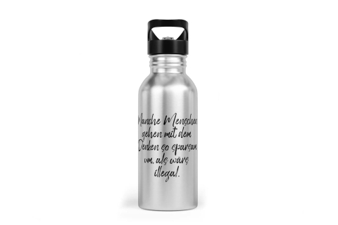 Trinkflasche mit Trinkhalm - Manche Menschen gehen mit dem Denken so sparsam um, als wärs illegal.