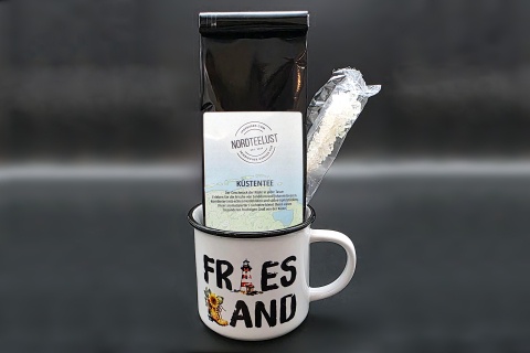 Nordteelust Bundle B mit Keramiktasse "Friesland", 100g Küstentee und Kandis-Stick