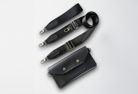 Clutch Umhaengetasche mit verstellbarem Umhaenge- und Handgurt sowie Karabinerhaken und Personalisierung