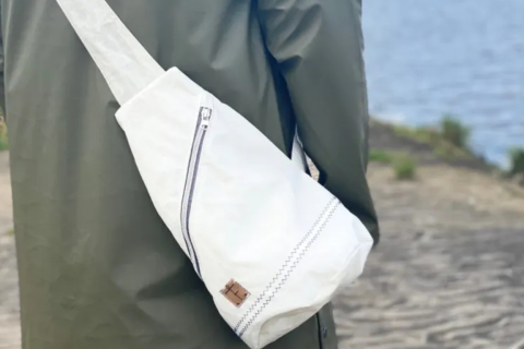 Crossbody "I"