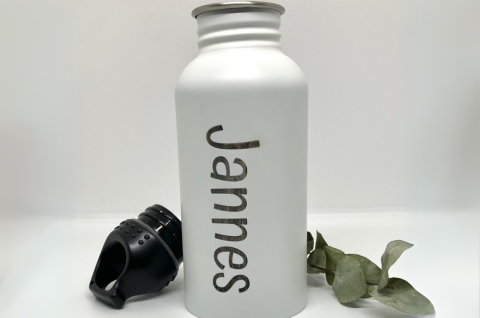 Trinkflasche aus Edelstahl in zwei Farben mit Gravur