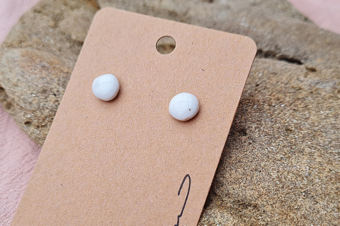Keramik Ohrstecker rund mit weißer Glasur