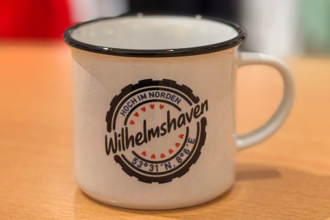 Keramiktasse „Hoch im Norden Wilhelmshaven“