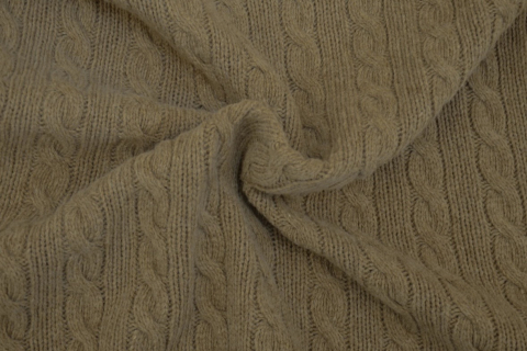 Wollstrickstoff mit Zopfmuster