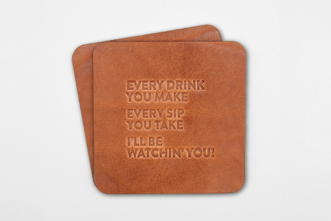 Leder Untersetzer 2er-Set Farbe Cognac mit Spruch Praegung
