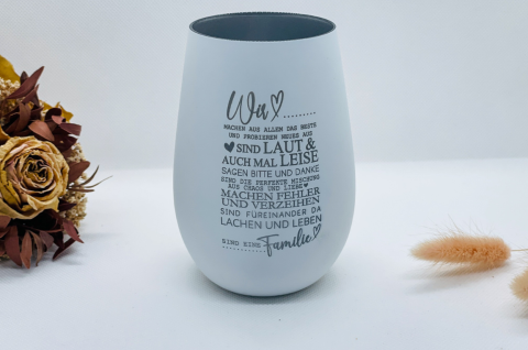 Graviertes Windlicht mit Familienspruch „Wir...“ – personalisiertes Kerzenglas als liebevolles Geschenk zum Einzug, für Familie oder als Tischdeko