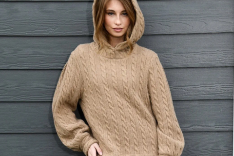 Wollstrickstoff mit Zopfmuster